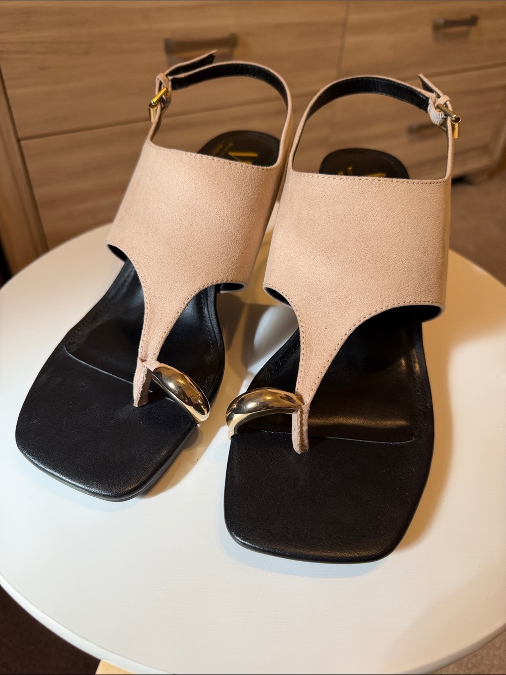 Worthington NWOT Nude Beige Toe-Loop Sandals with Gold Accent